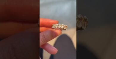 Guía para comprar cómo combinar joyas de oro con tu outfit con toques clásicos y modernos